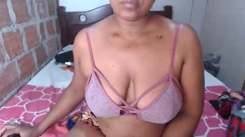 Snapshot of emilay_miller chatting on 14, 12, 2025 Emily online show from 14, 12, 2025