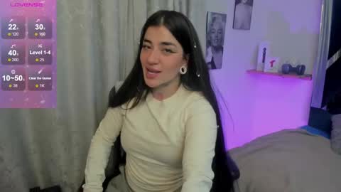 emilayton_ online show from 19, 12, 2024