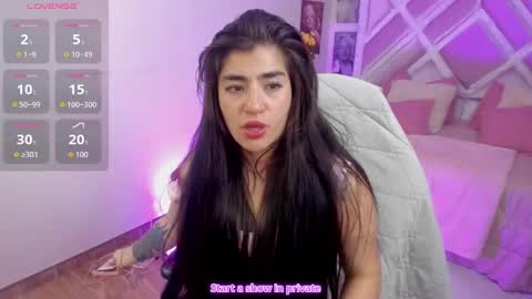emilayton_ online show from 23, 9, 2025