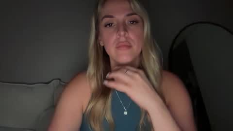Snapshot of emilelovesyou chatting on 3, 5, 2026 emilelovesyou online show from 3, 5, 2026