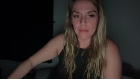Snapshot of emilelovesyou chatting on 12, 7, 2026 emilelovesyou online show from 12, 7, 2026