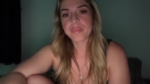 Snapshot of emilelovesyou chatting on 17, 7, 2026 emilelovesyou online show from 17, 7, 2026