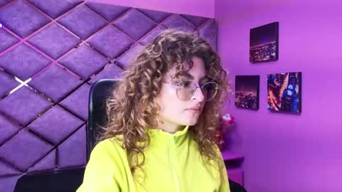 Snapshot of emili_rouse_ chatting on 28, 9, 2025 Emy  online show from 28, 9, 2025