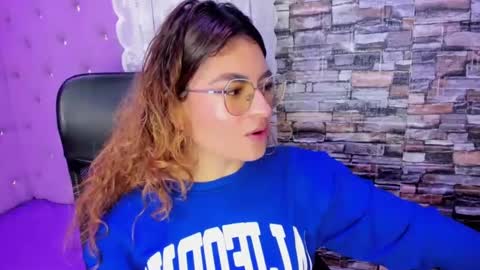 Snapshot of emili_rouse_ chatting on 30, 9, 2025 Emy  online show from 30, 9, 2025