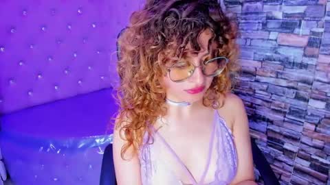 Snapshot of emili_rouse_ chatting on 2, 10, 2025 Emy  online show from 2, 10, 2025