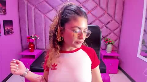 Snapshot of emili_rouse_ chatting on 4, 10, 2025 Emy  online show from 4, 10, 2025