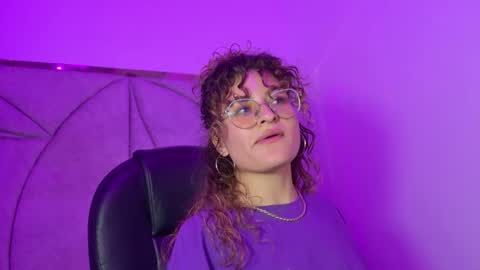 Snapshot of emili_rouse_ chatting on 8, 10, 2025 Emy  online show from 8, 10, 2025