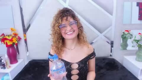 Snapshot of emili_rouse_ chatting on 11, 10, 2025 Emy  online show from 11, 10, 2025