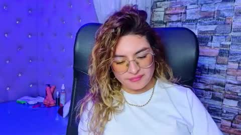 Snapshot of emili_rouse_ chatting on 14, 12, 2025 Emy online show from 14, 12, 2025