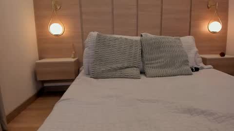 emilia_1040 online show from 10, 4, 2026