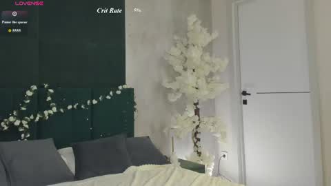 Snapshot of emilia_cross chatting on 8, 7, 2026 Emilia online show from 8, 7, 2026