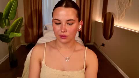 Snapshot of emilia_dream chatting on 19, 6, 2026 emilia_dream online show from 19, 6, 2026
