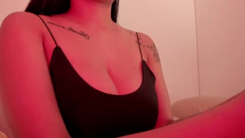 Emilia Big Boobs online show from 6, 12, 2024