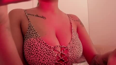 Emilia Big Boobs online show from 7, 12, 2024