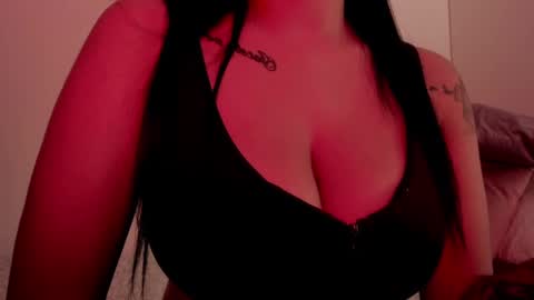 Emilia Big Boobs online show from 16, 1, 2025