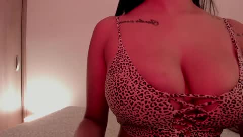 Emilia Big Boobs online show from 17, 1, 2025