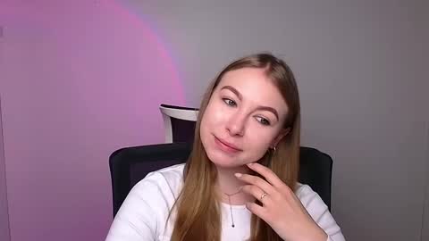 Snapshot of emilia_ilia chatting on 4, 2, 2025 Emilia online show from 4, 2, 2025