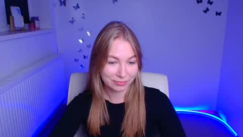 Snapshot of emilia_ilia chatting on 6, 10, 2025 Emilia online show from 6, 10, 2025