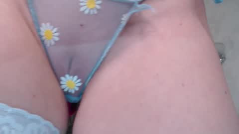 Snapshot of emilly_angel chatting on 4, 12, 2025 Emily online show from 4, 12, 2025