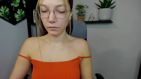 Emilly online show from 4, 1, 2025