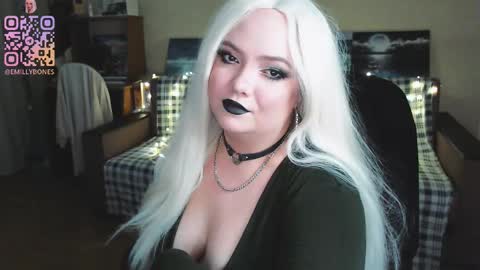 Snapshot of emillybones chatting on 8, 9, 2025 Emily online show from 8, 9, 2025