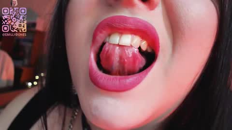 Snapshot of emillybones chatting on 10, 9, 2025 Emily online show from 10, 9, 2025