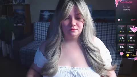 Snapshot of emillybones chatting on 14, 12, 2025 Emily online show from 14, 12, 2025