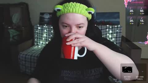 Snapshot of emillybones chatting on 21, 12, 2025 Emily online show from 21, 12, 2025