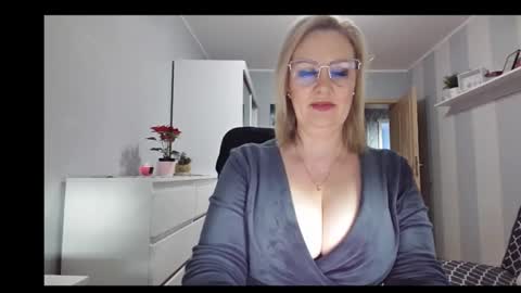 EmillyLove online show from 18, 12, 2025