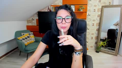 Snapshot of emillytaylor chatting on 4, 12, 2024 EmillyTaylor online show from 4, 12, 2024