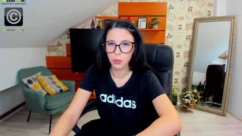 Snapshot of emillytaylor chatting on 20, 12, 2024 EmillyTaylor online show from 20, 12, 2024