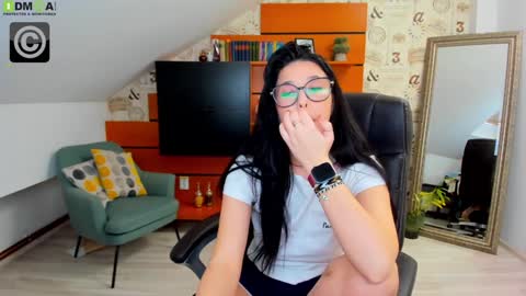 Snapshot of emillytaylor chatting on 5, 2, 2025 EmillyTaylor online show from 5, 2, 2025