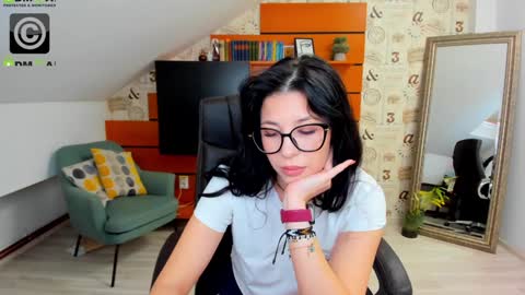 Snapshot of emillytaylor chatting on 5, 2, 2025 EmillyTaylor online show from 5, 2, 2025