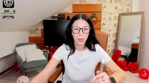 Snapshot of emillytaylor chatting on 6, 3, 2025 EmillyTaylor online show from 6, 3, 2025