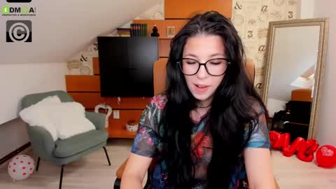 Snapshot of emillytaylor chatting on 12, 3, 2025 EmillyTaylor online show from 12, 3, 2025