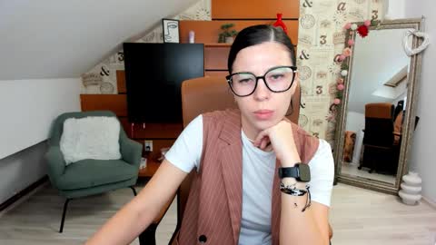 Snapshot of emillytaylor chatting on 16, 9, 2025 EmillyTaylor online show from 16, 9, 2025