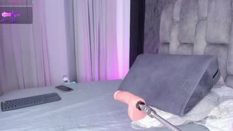 Snapshot of emily___fox chatting on 11, 10, 2025 Emily online show from 11, 10, 2025