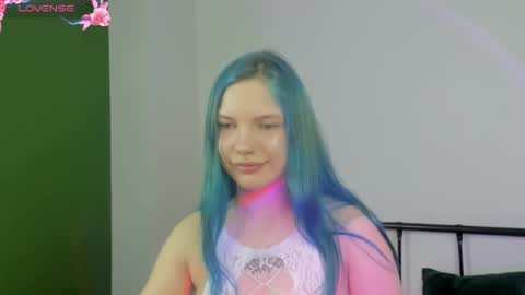Snapshot of emily__hamilton chatting on 5, 6, 2026 Emily online show from 5, 6, 2026