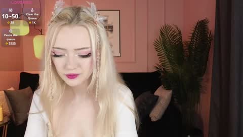 Snapshot of emily_air chatting on 25, 12, 2024 Emily online show from 25, 12, 2024