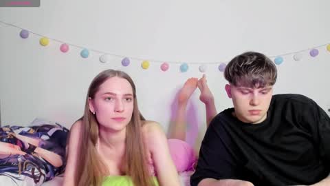 emily_and_ilumi online show from 4, 1, 2025