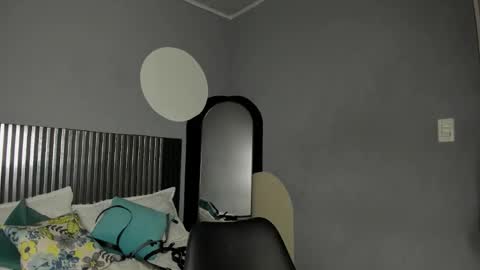 Snapshot of emily_beltonn chatting on 9, 1, 2026 online show from 9, 1, 2026