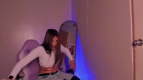 Snapshot of emily_beltonn chatting on 3, 2, 2026 online show from 3, 2, 2026