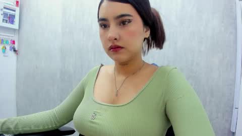 Snapshot of emily_fox_3 chatting on 28, 5, 2026 emily fox 3 online show from 28, 5, 2026