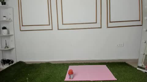 emily_gaviria1 online show from 27, 3, 2026