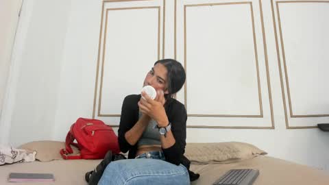 emily_gaviria1 online show from 19, 5, 2026