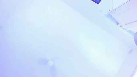 Emi  online show from 22, 1, 2025