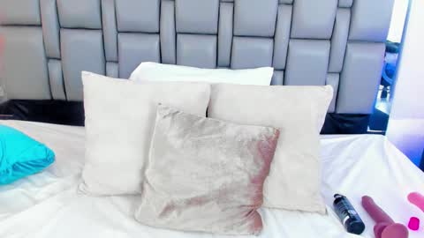 Emi  online show from 3, 2, 2025