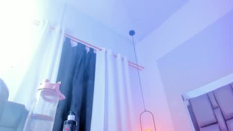 Emi  online show from 5, 3, 2025