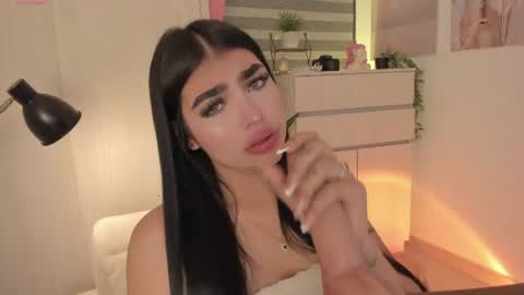 Snapshot of emily_kenner chatting on 13, 7, 2026 EmilyKenner Independent model online show from 13, 7, 2026