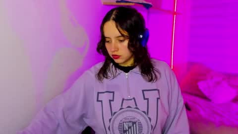 emily_lindey online show from 18, 11, 2025